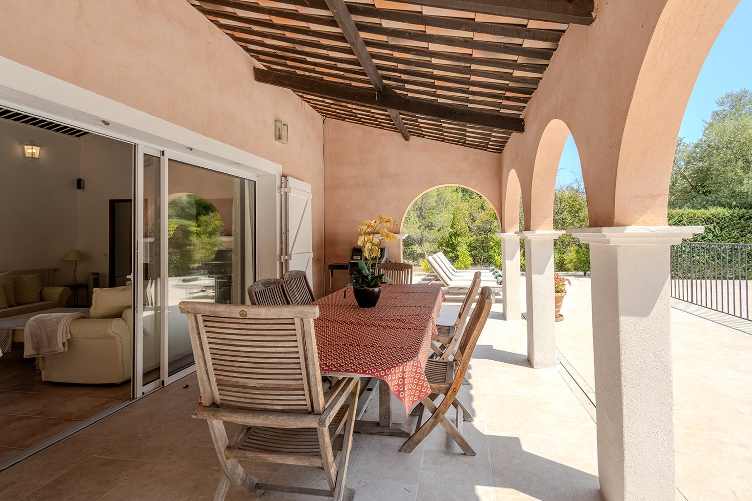 Shaded dining terrace Shaded dining terrace