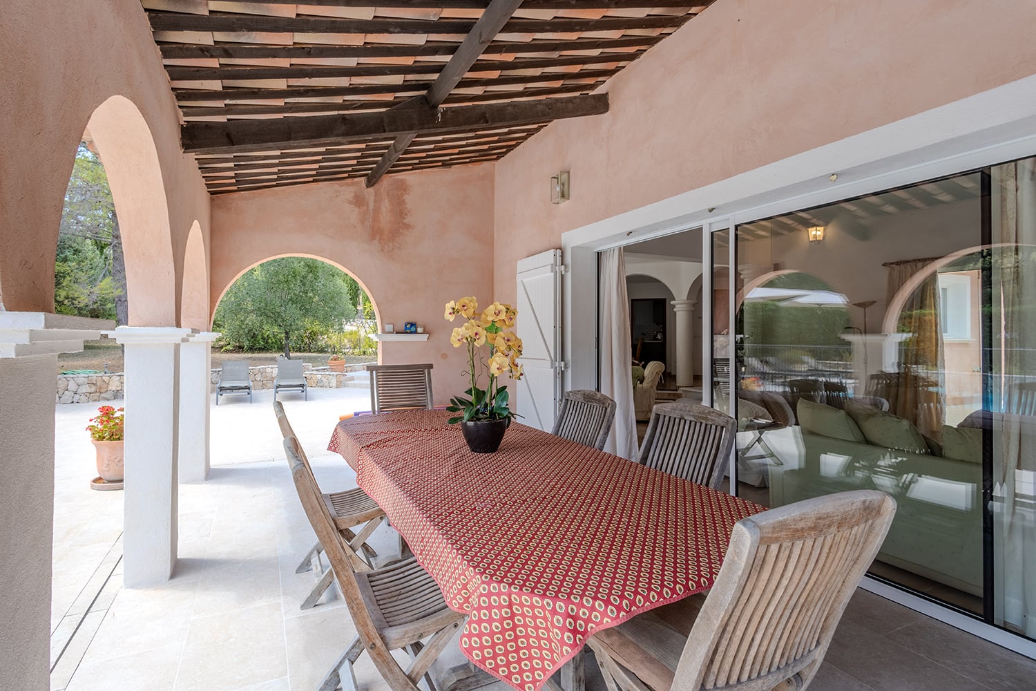 Shaded dining terrace Shaded dining terrace