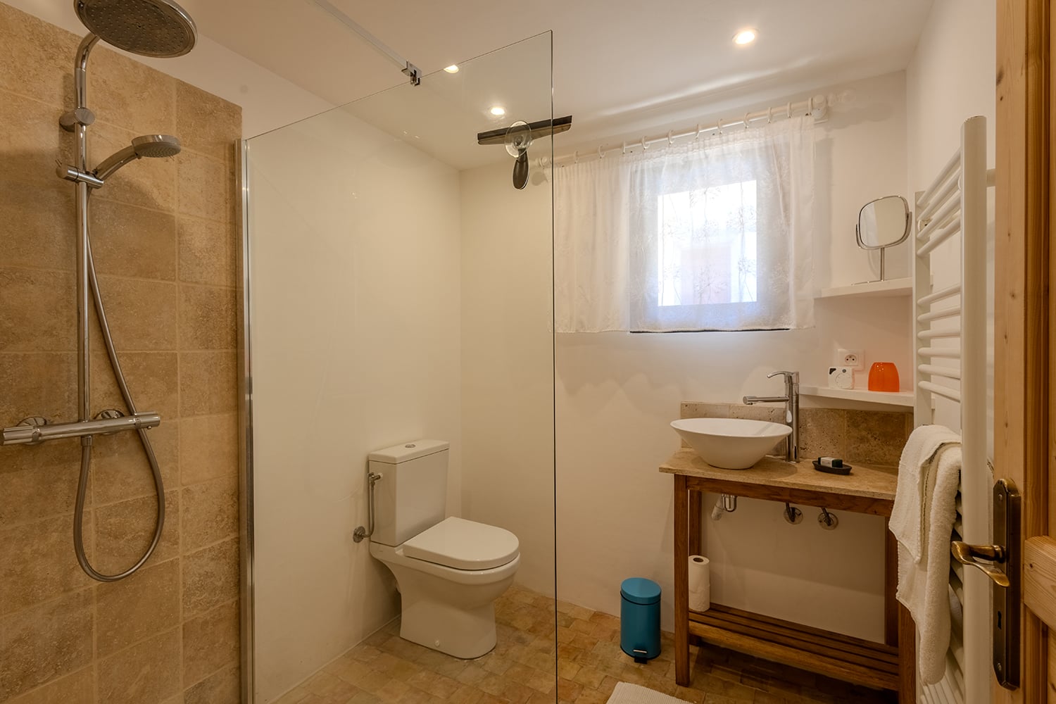Bathroom ensuite | Holiday home in Lauzerte