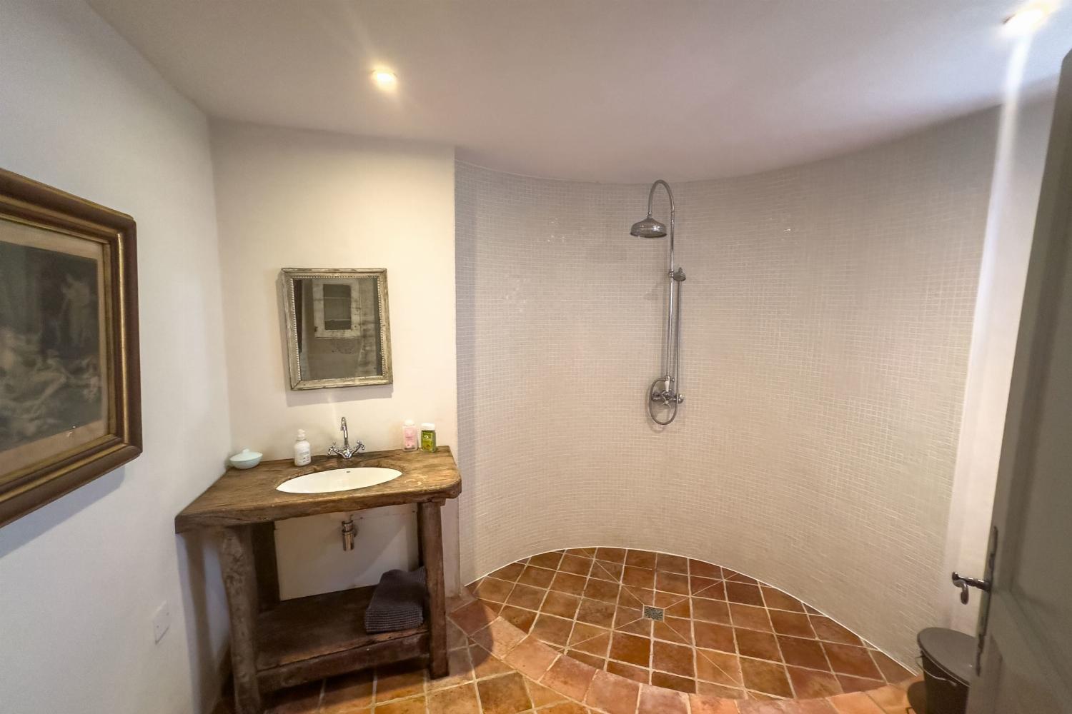 Cinema house bathroom | Holiday accommodation in Tarn-en-Garonne