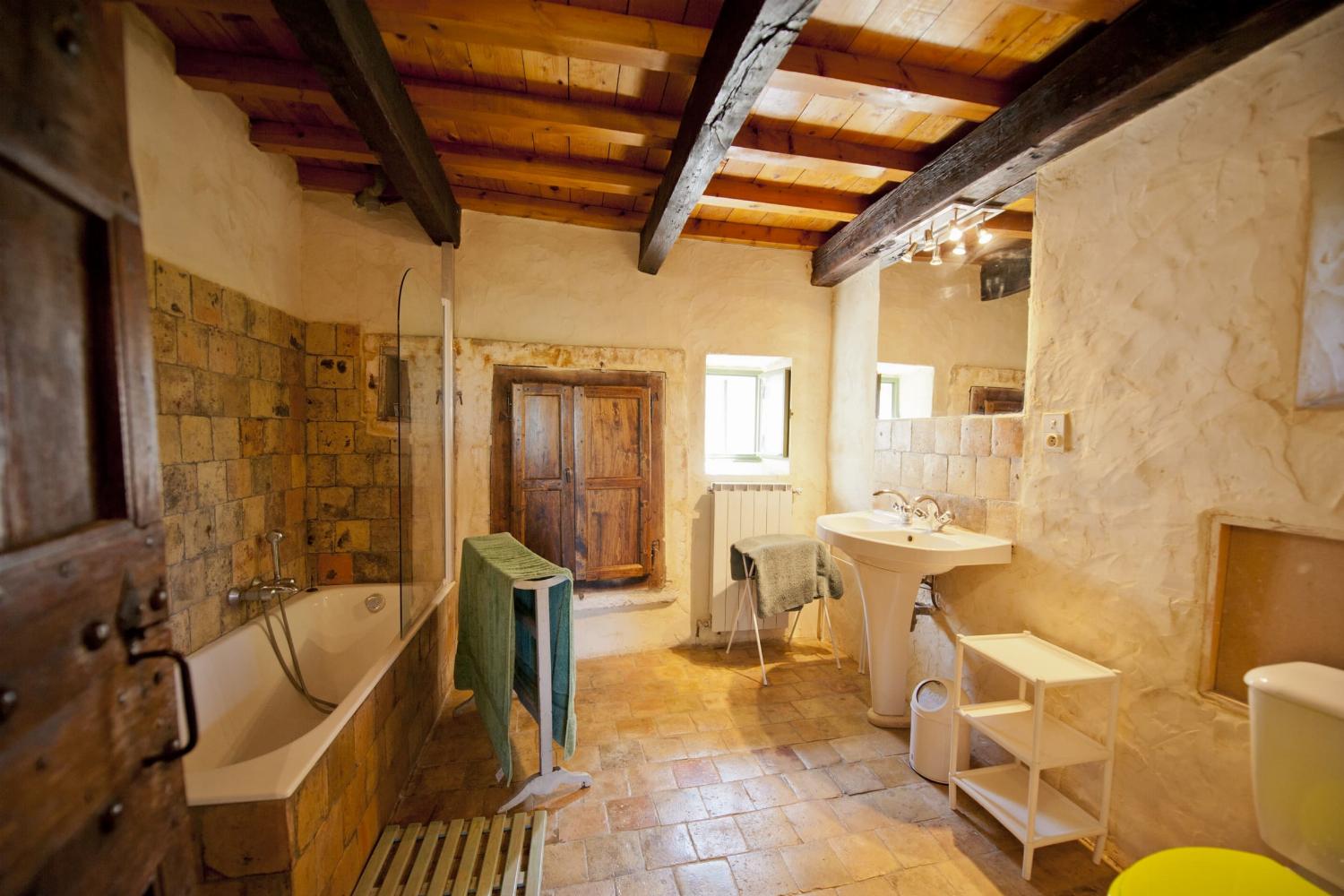 Bathroom | Rental home in South of France