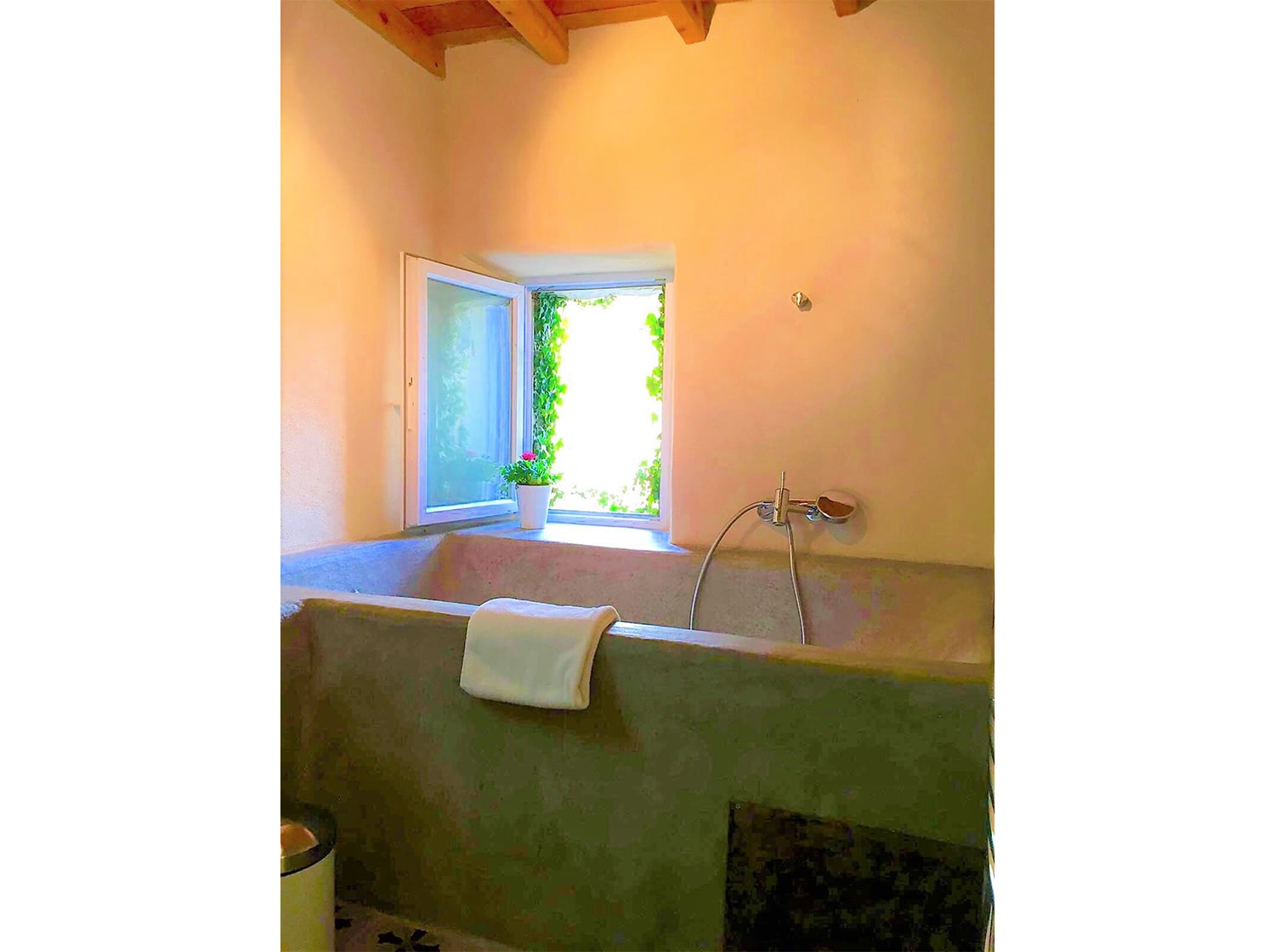 Bathroom | Holiday home in Gard