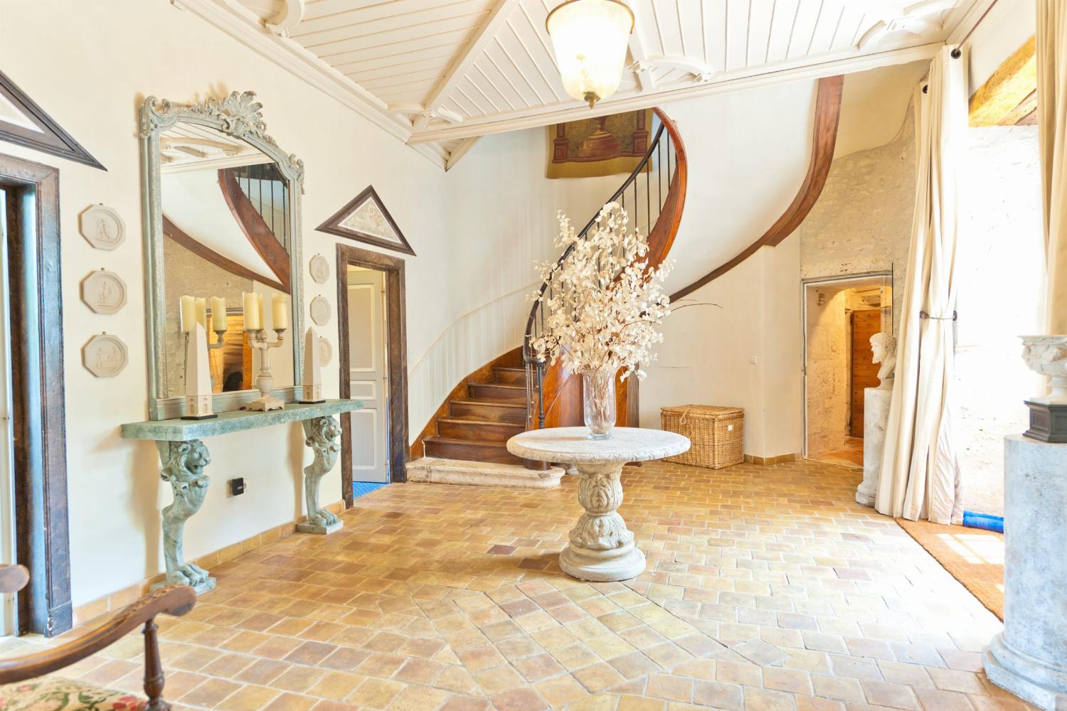 Hallway | Rental accommodation in the Gers