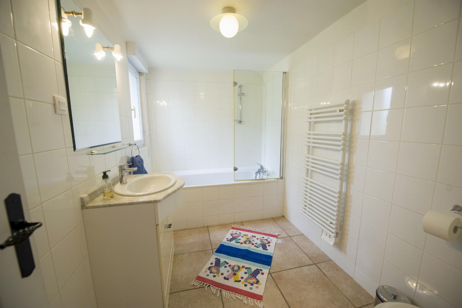 Bathroom | Rental home in Haute-Garonne