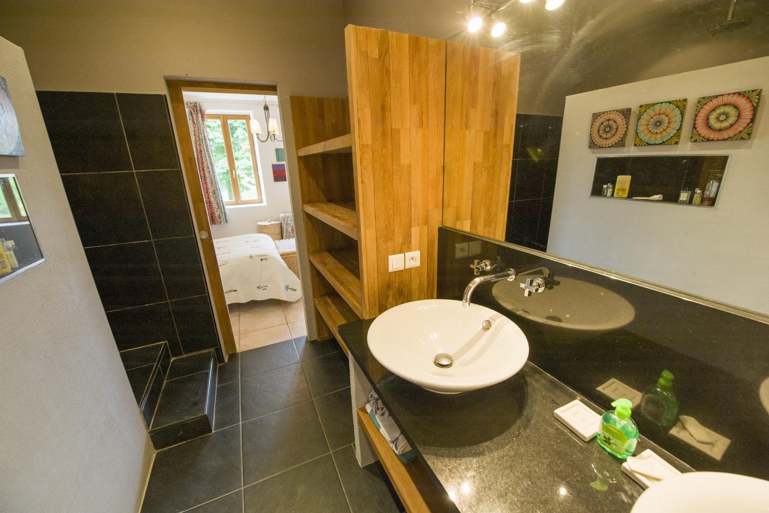 Bathroom | Rental home in Haute-Garonne