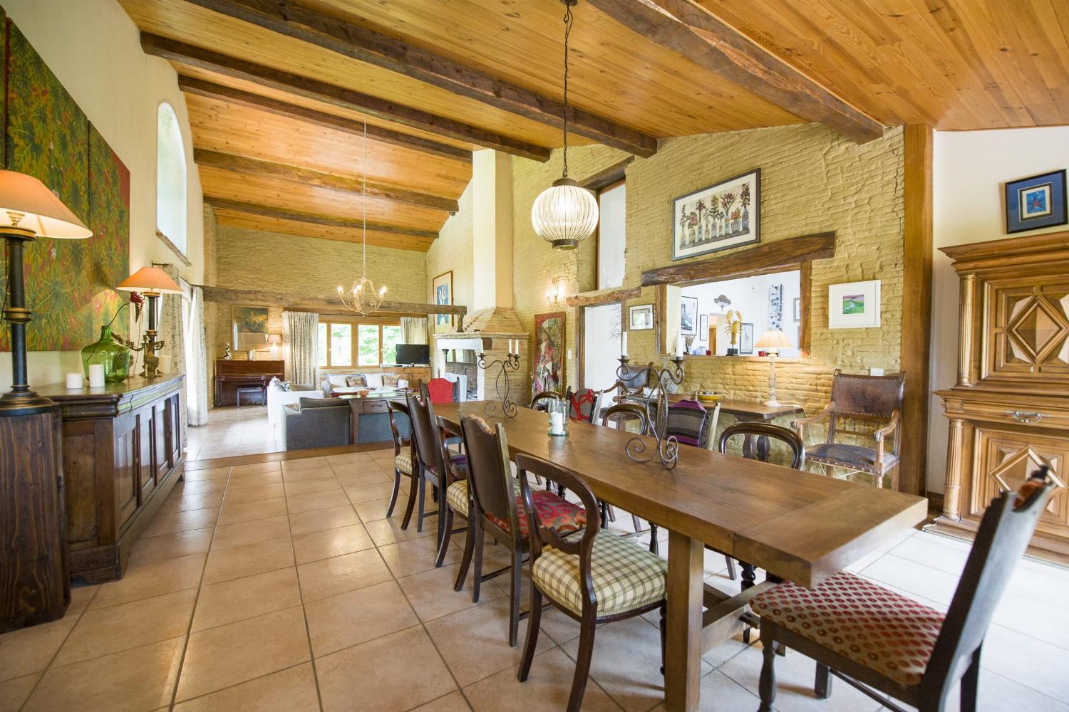 Dining room | Rental home in Haute-Garonne