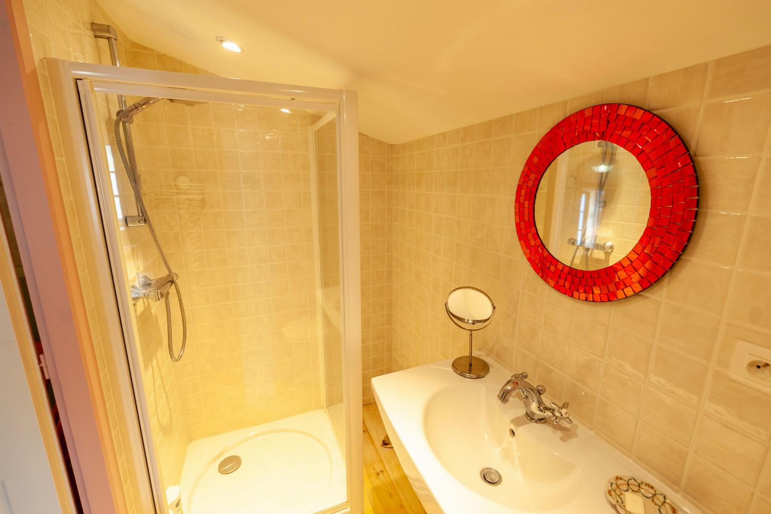 Bathroom | Holiday accommodation in the Gers