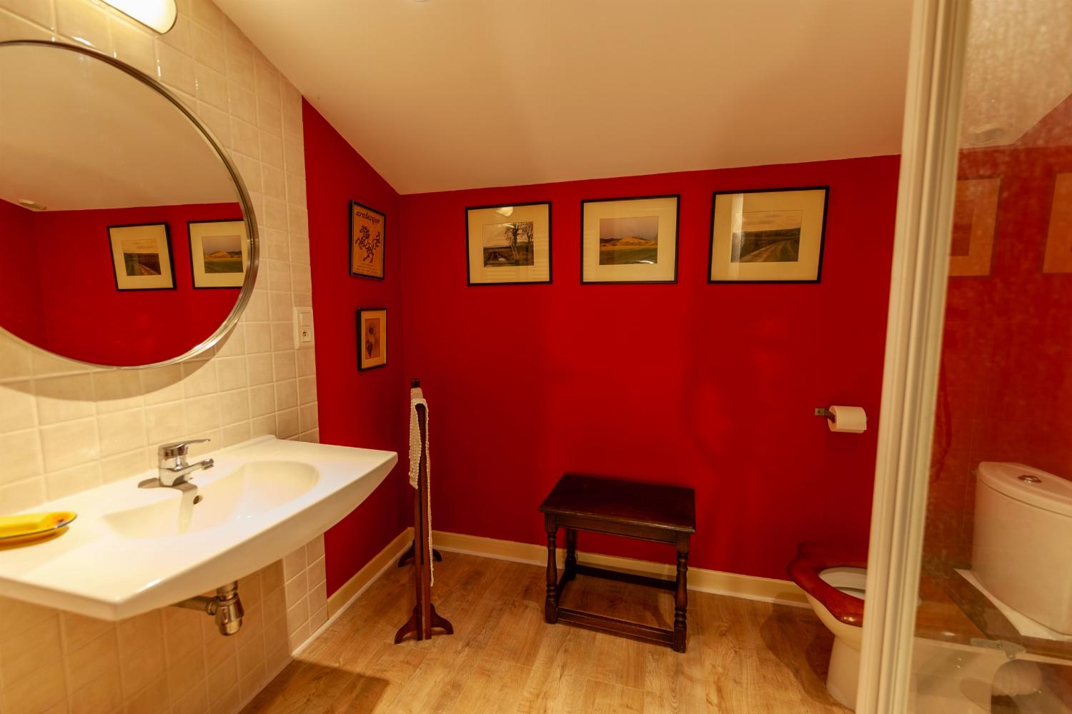 Bathroom | Holiday accommodation in the Gers