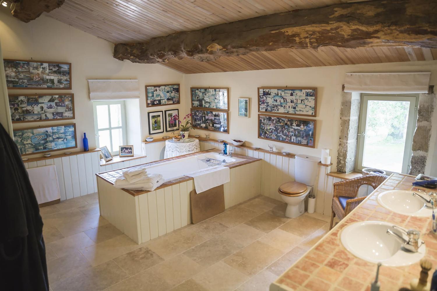 Bathroom | Holiday home in the Gers