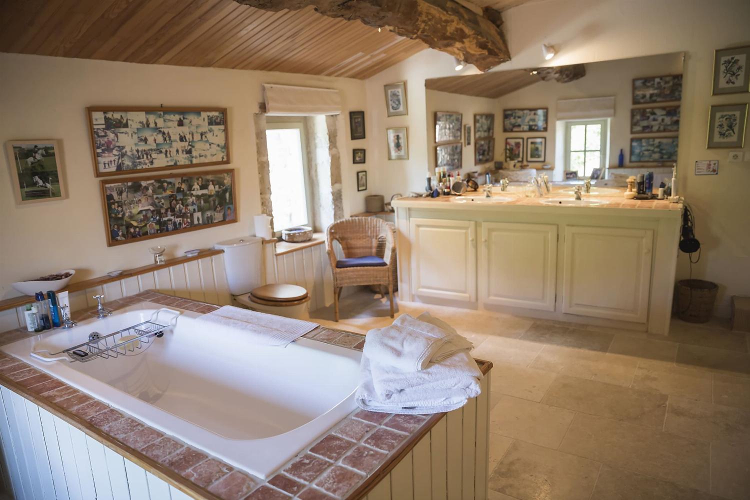 Bathroom | Holiday home in the Gers