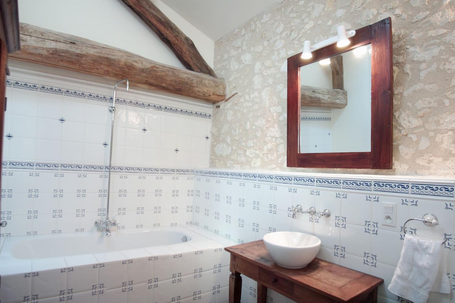 Bathroom | Holiday home in the Gers