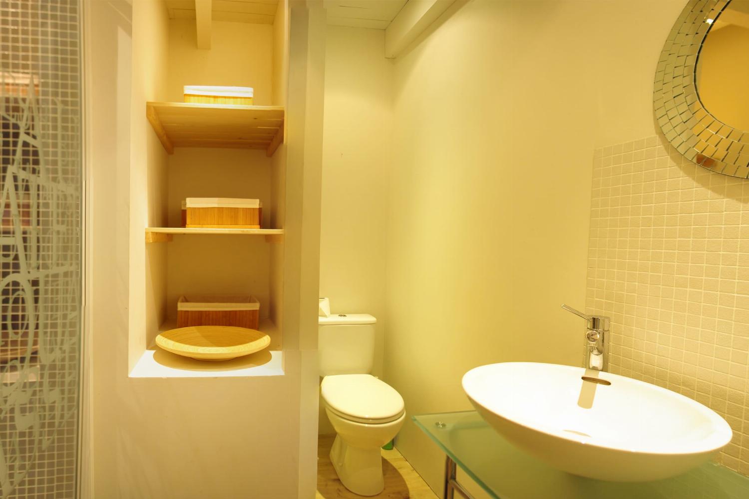 Bathroom | Holiday accommodation in the Gers
