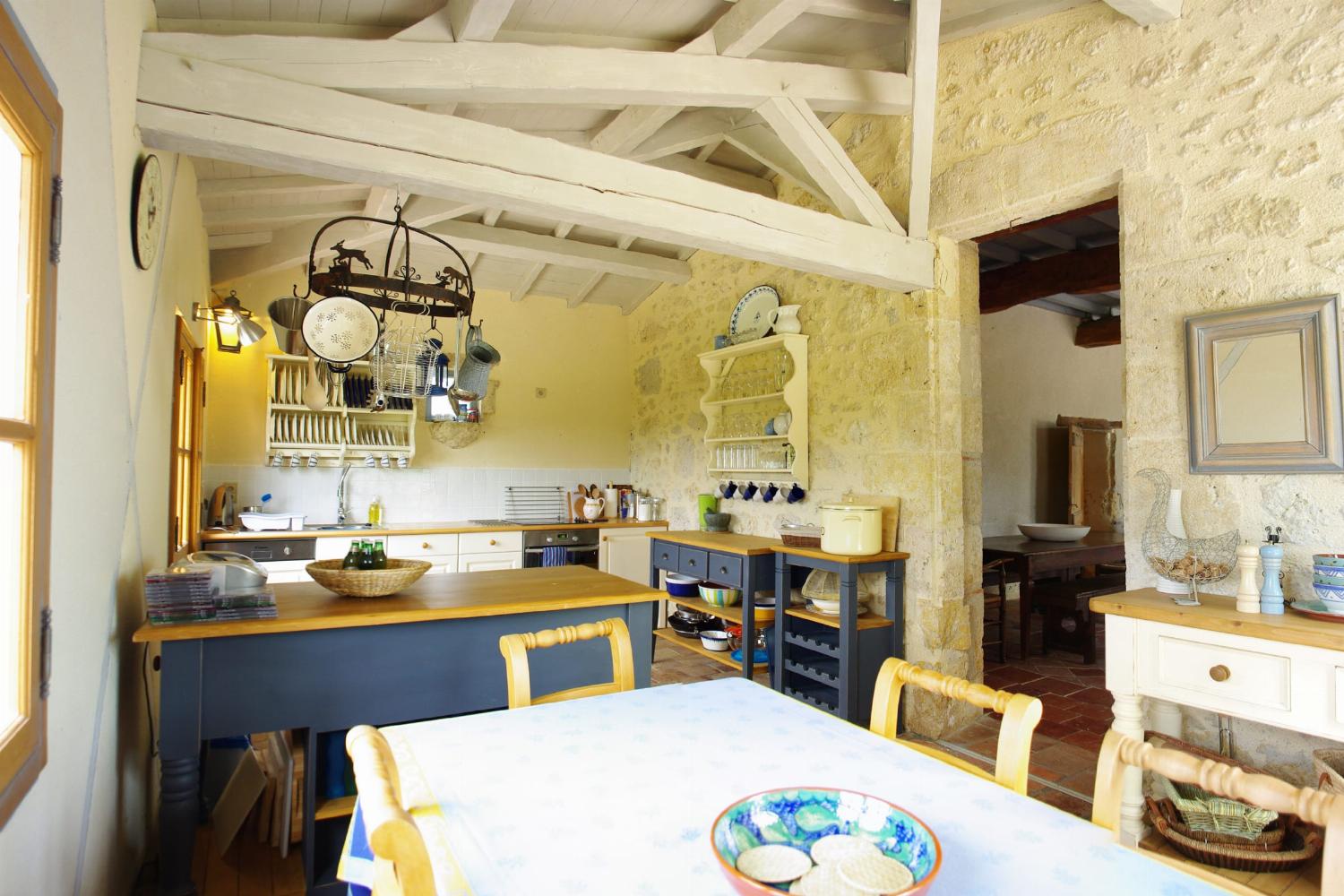 Dining room | Holiday accommodation in the Gers