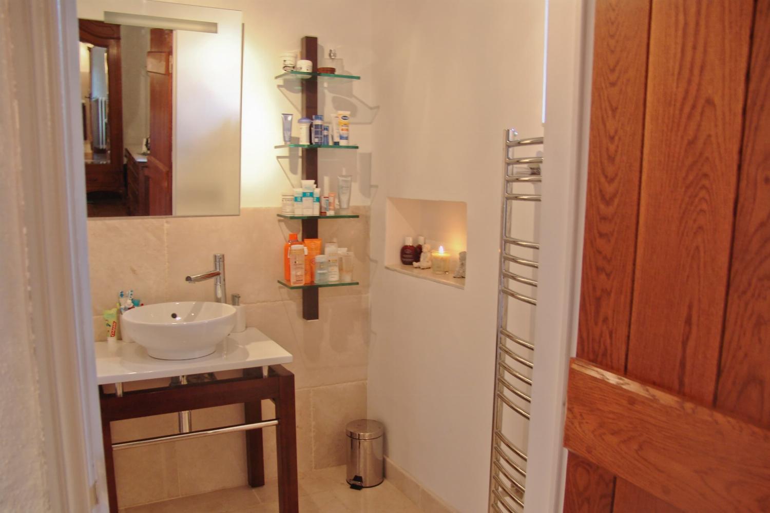 Bathroom | Holiday home in Nouvelle-Aquitaine