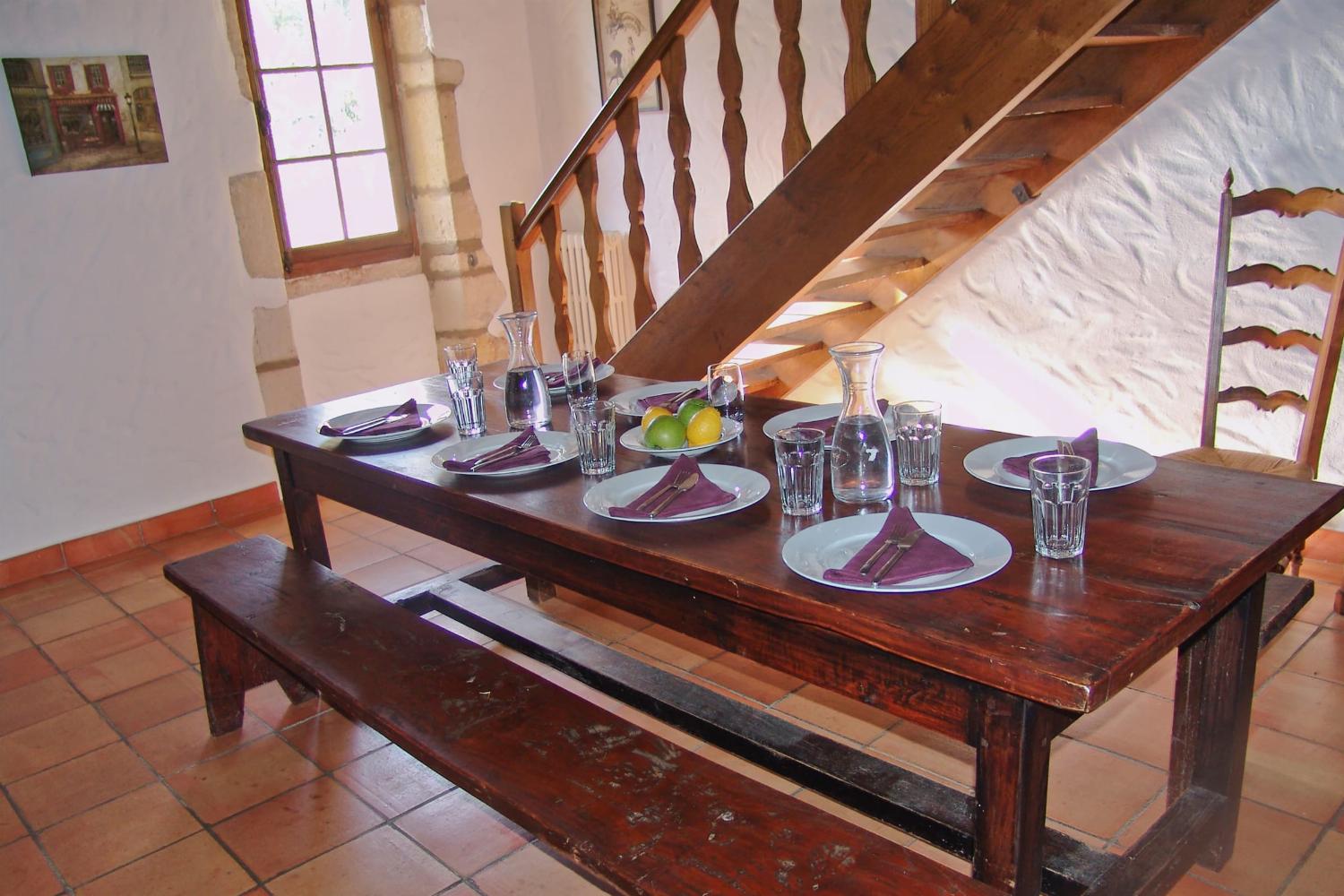 Dining room | Holiday home in Nouvelle-Aquitaine