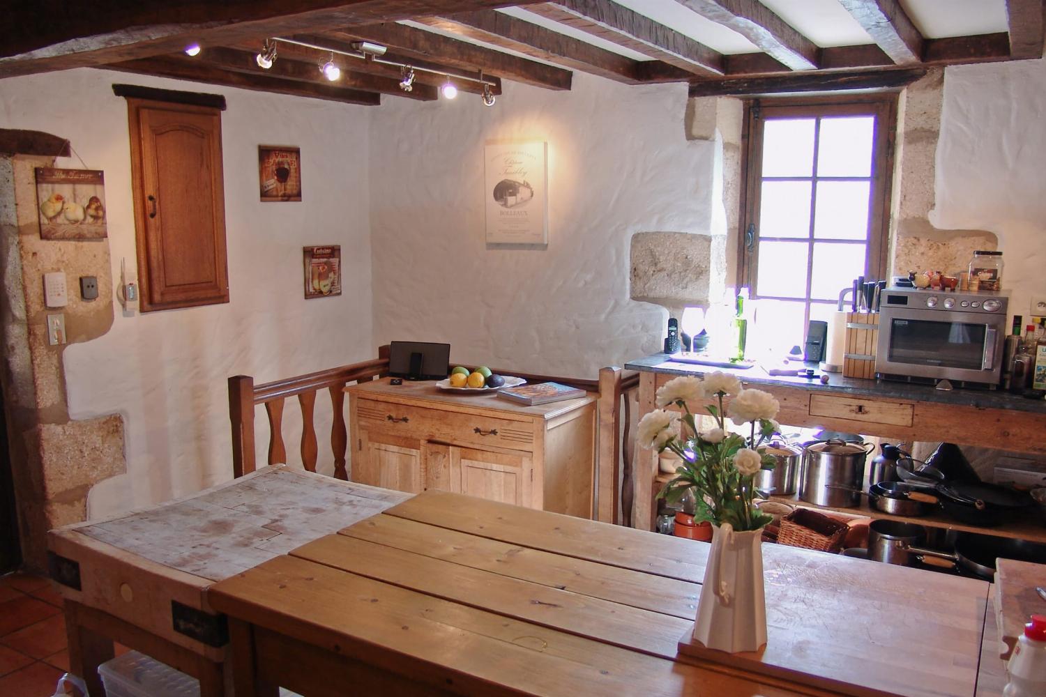 Dining room | Holiday home in Nouvelle-Aquitaine