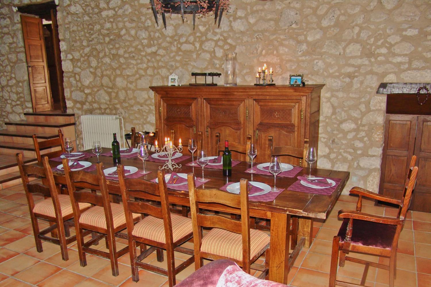 Dining room | Holiday home in Nouvelle-Aquitaine