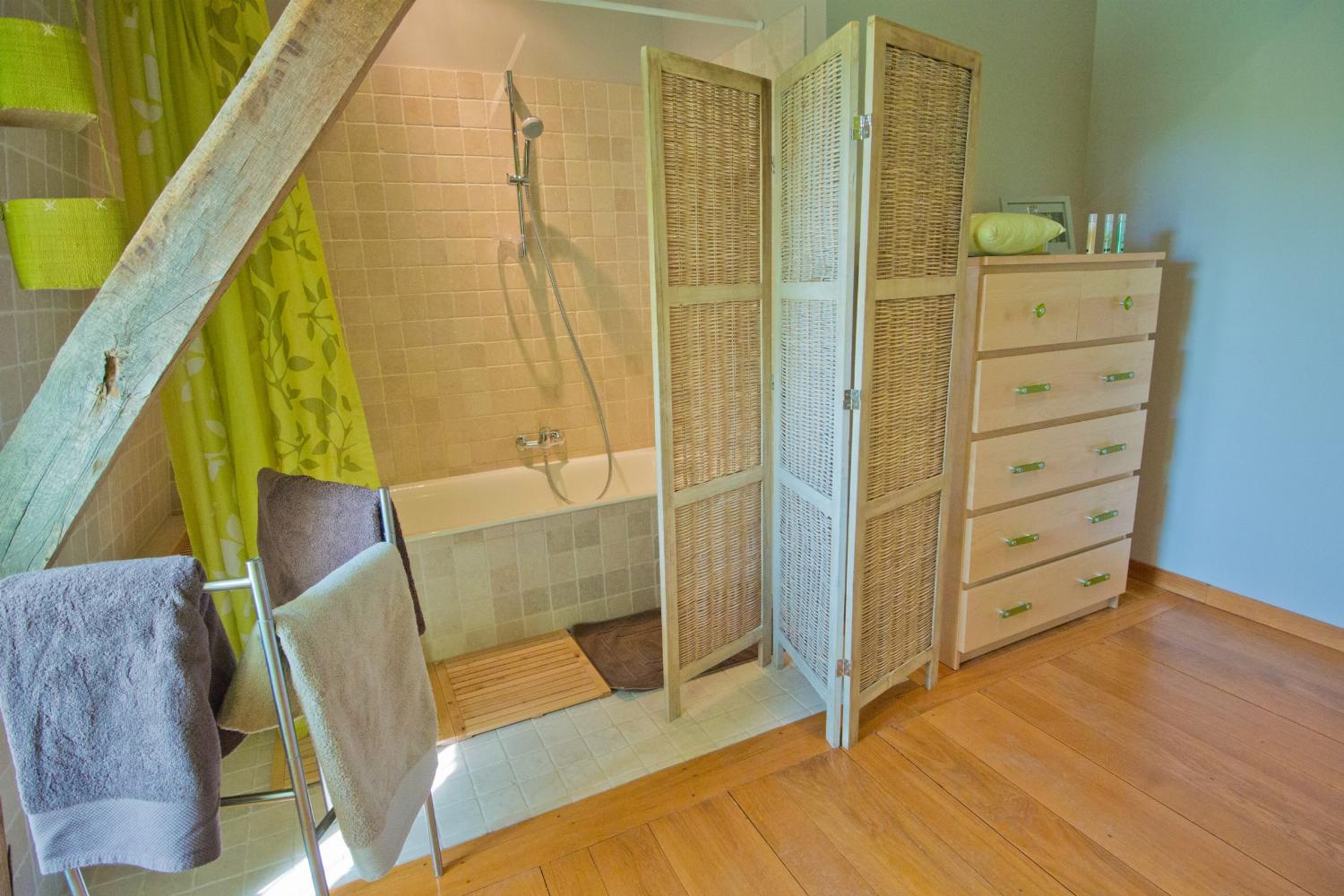 Bathroom | Rental home in the Lot