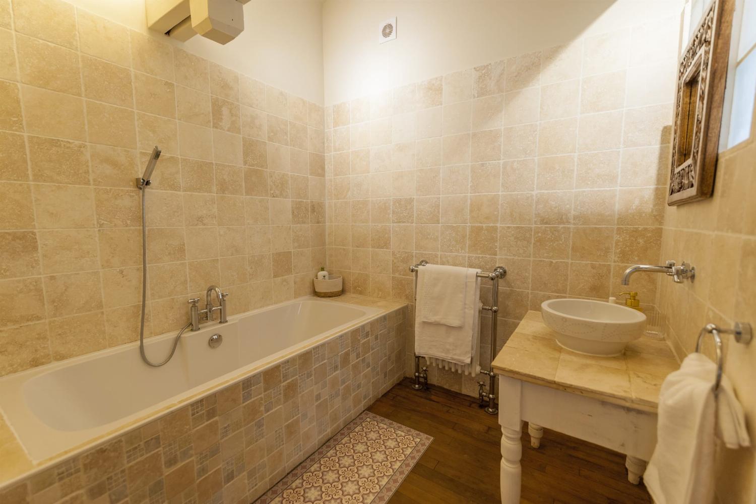 Bathroom | Holiday home in Lot
