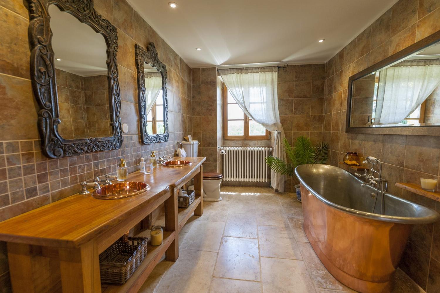 Bathroom | Holiday home in Lot