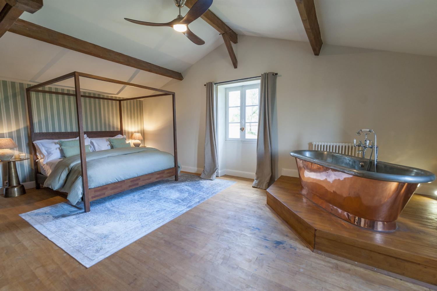 Bedroom | Holiday home in Lot