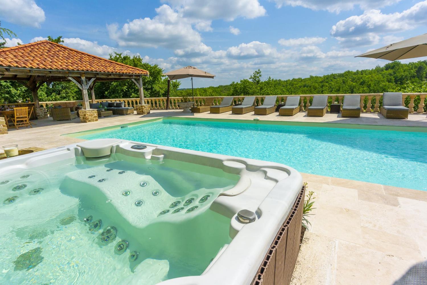 Private heated pool and jacuzzi