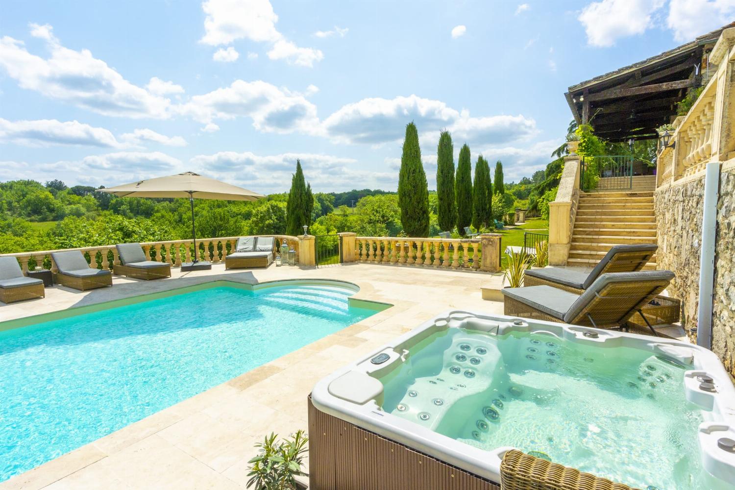 Private heated pool and jacuzzi