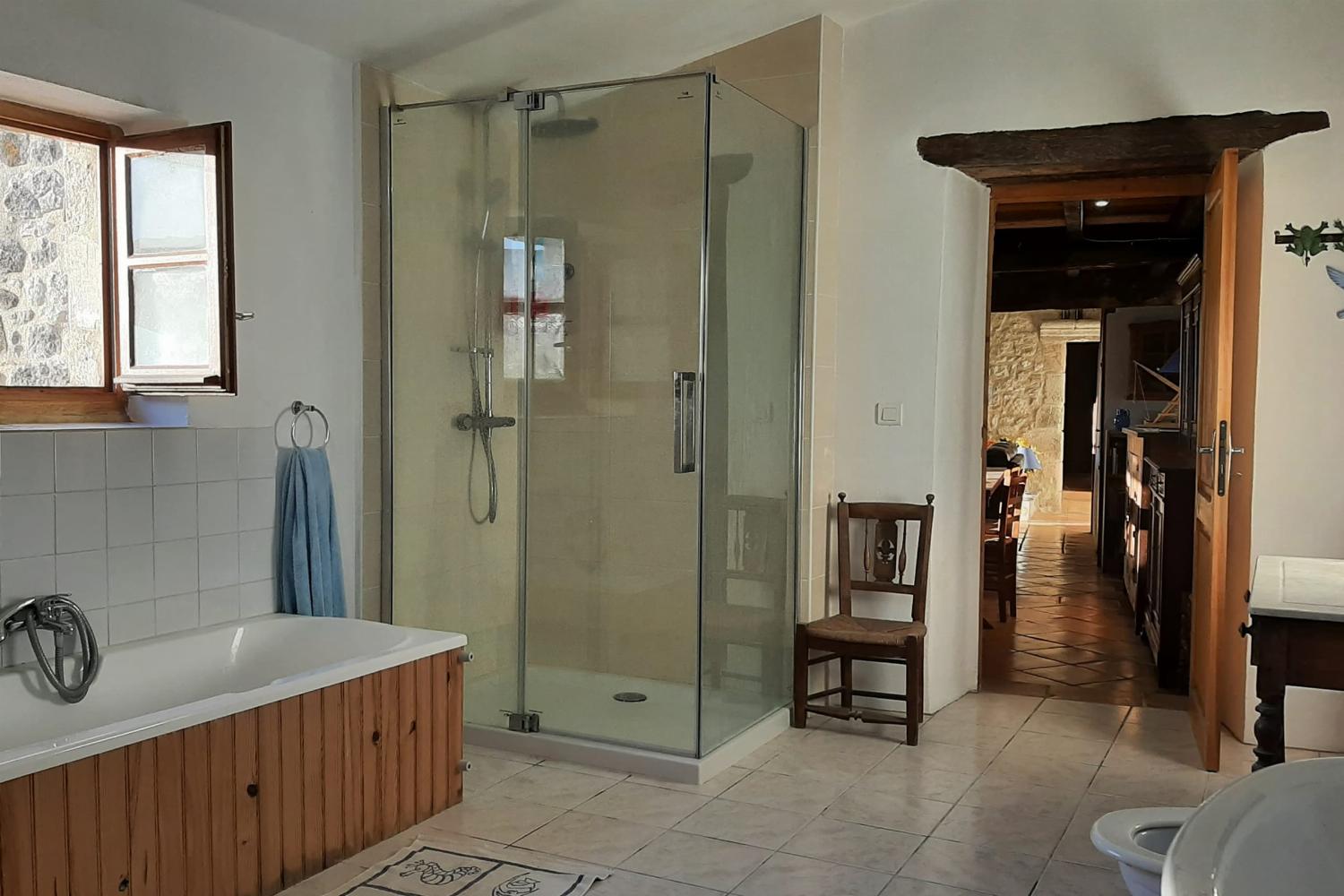 Bathroom | Holiday accommodation in Lot-et-Garonne