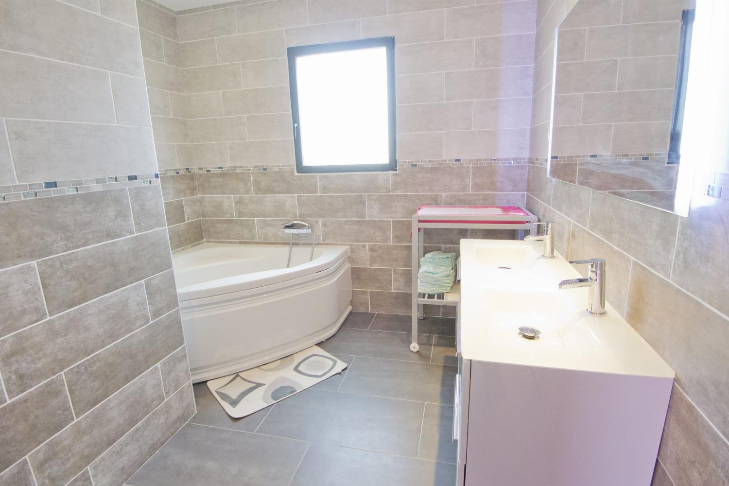 Bathroom | Rental accommodation in the South of France