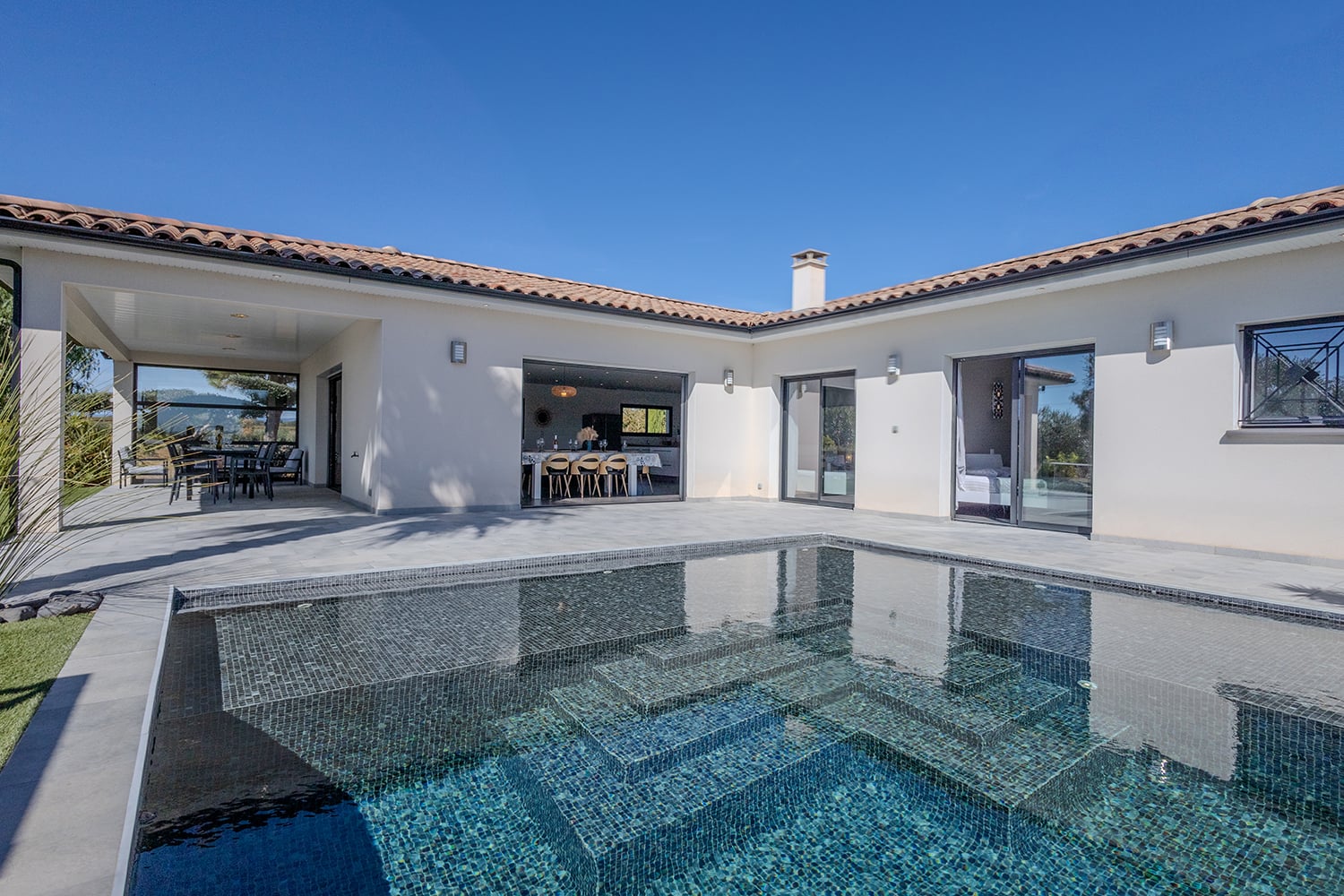 Rental villa in Servian with private pool Rental villa in Servian with private pool