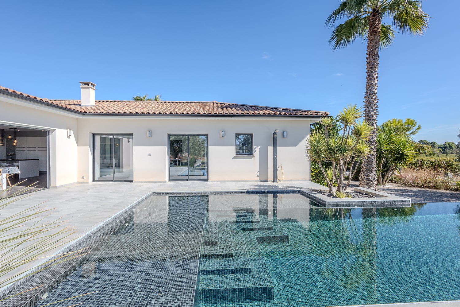 Rental villa in Servian with private pool Rental villa in Servian with private pool