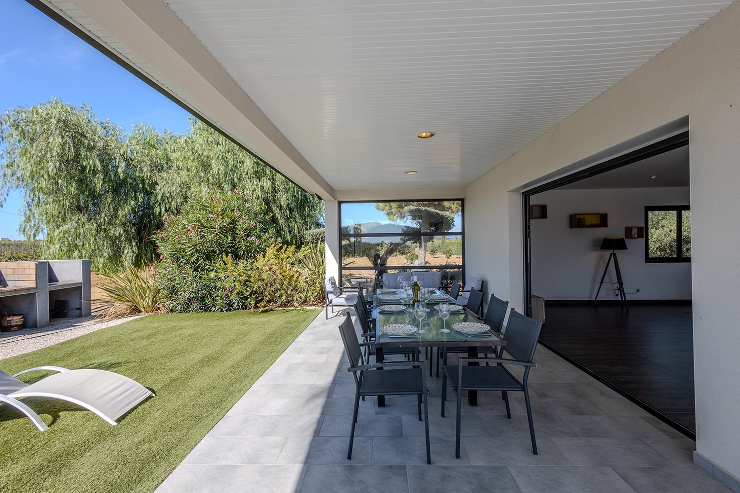 Shaded dining terrace Shaded dining terrace