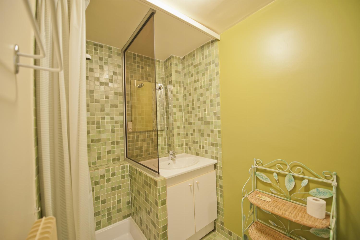 Bathroom | Holiday château in the South of France