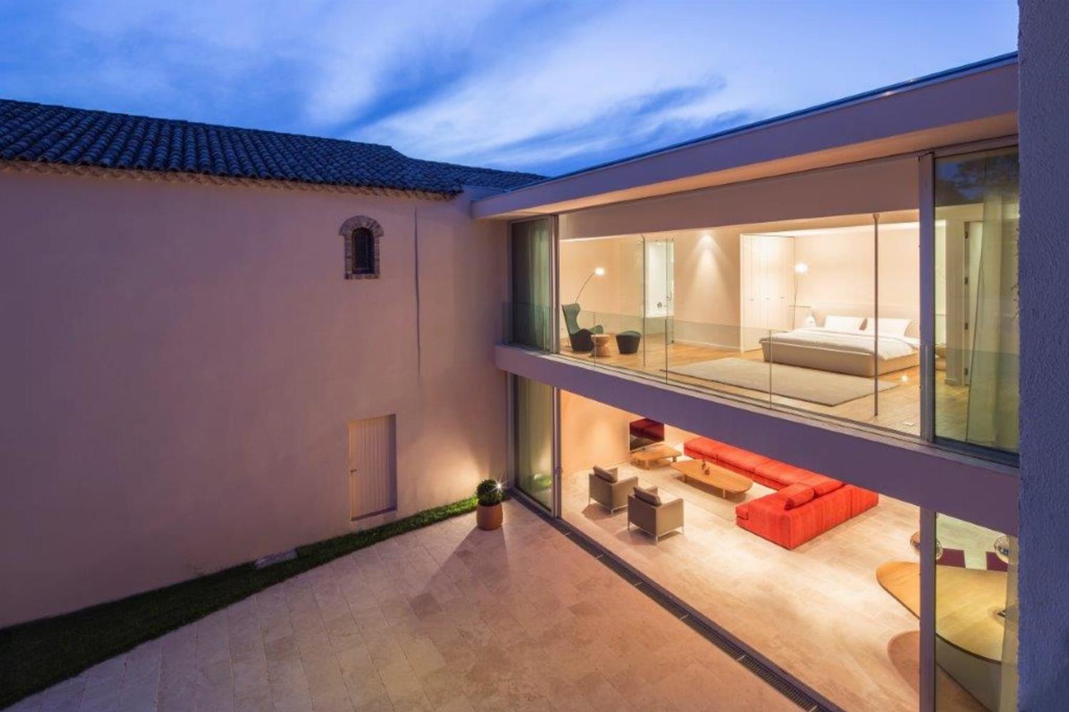 Supplementary accommodation in high quality loft