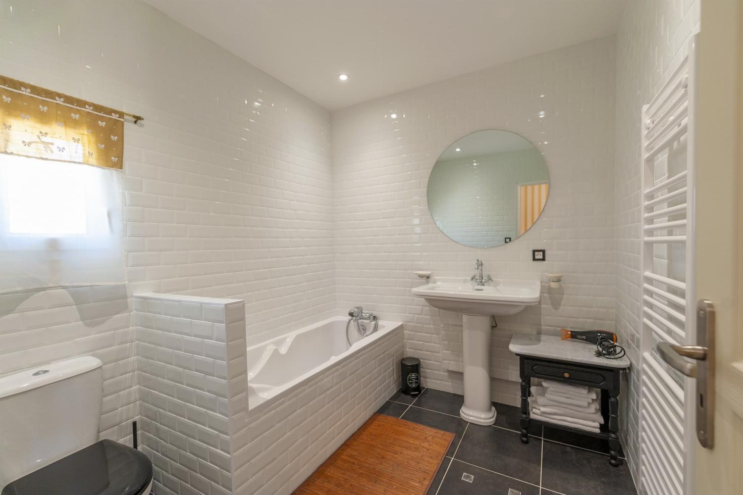 Bathroom | Rental home in South of France
