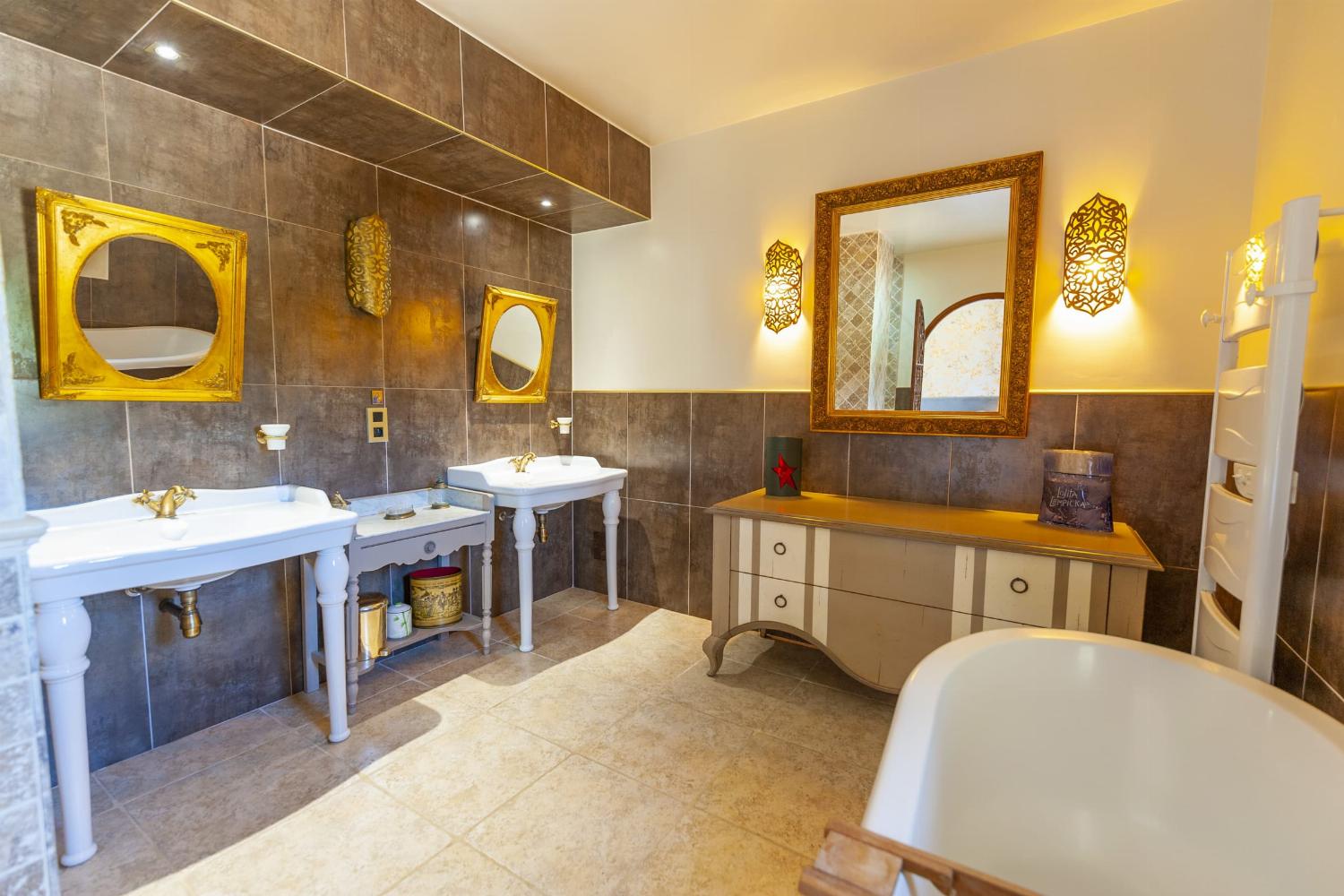 Bathroom | Rental home in South of France