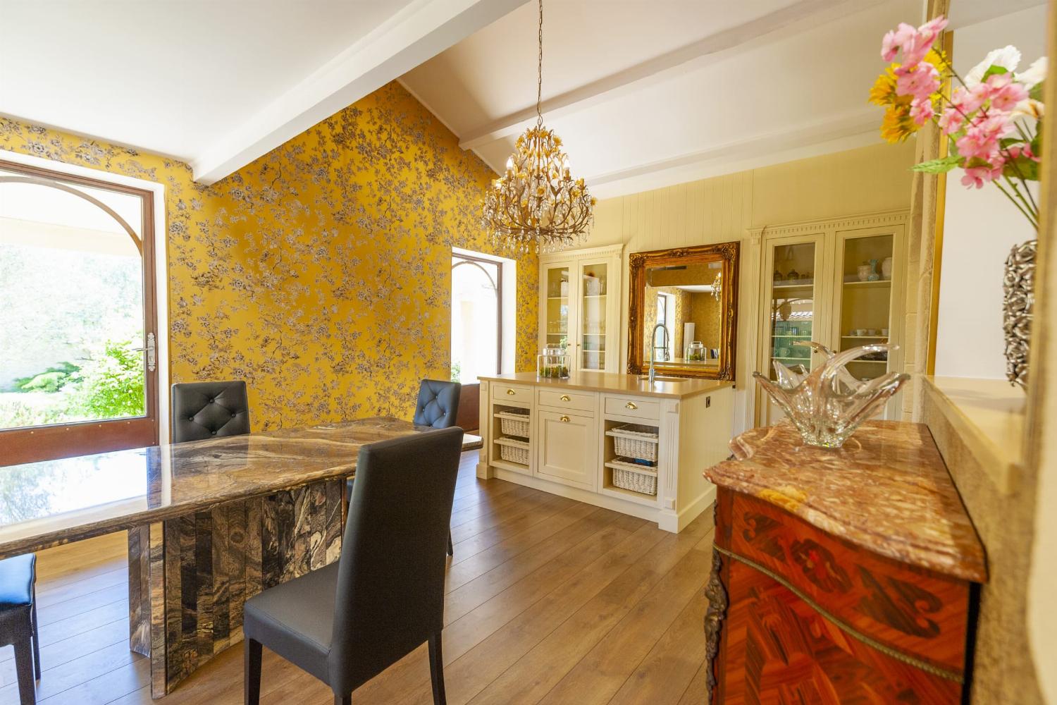 Dining room | Rental home in South of France