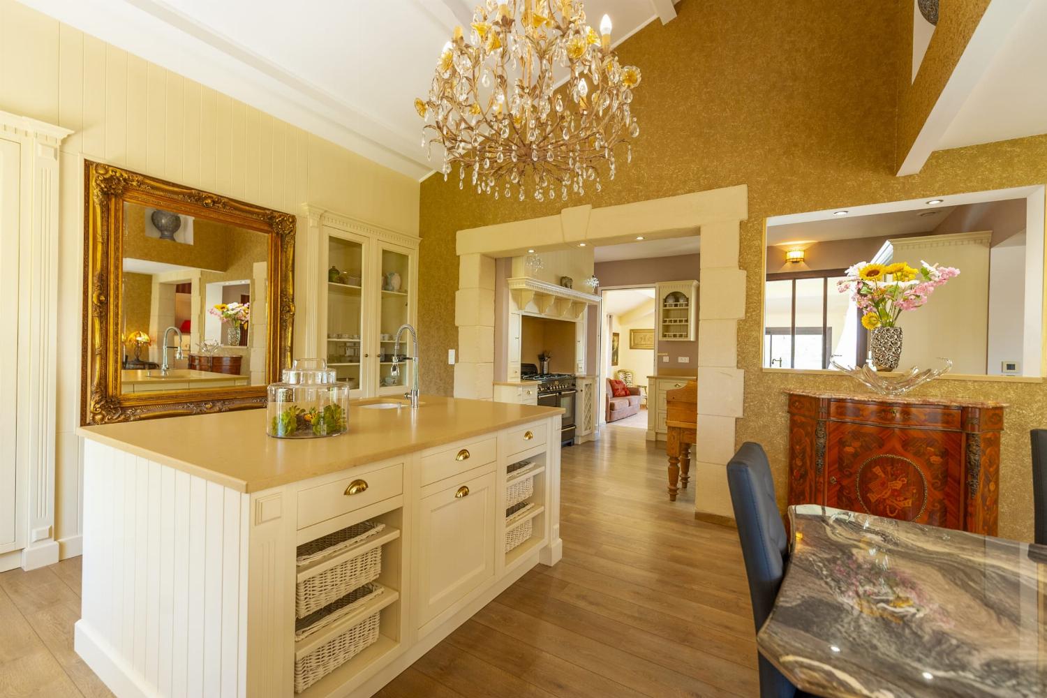 Dining room | Rental home in South of France