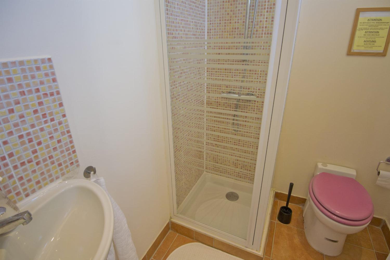 Bathroom | Rental home in South of France