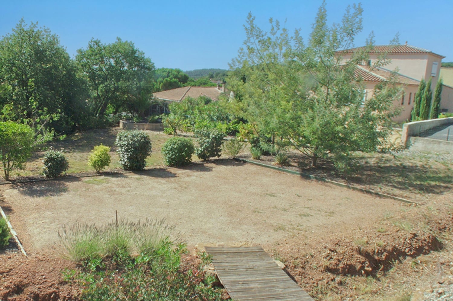 Boules court