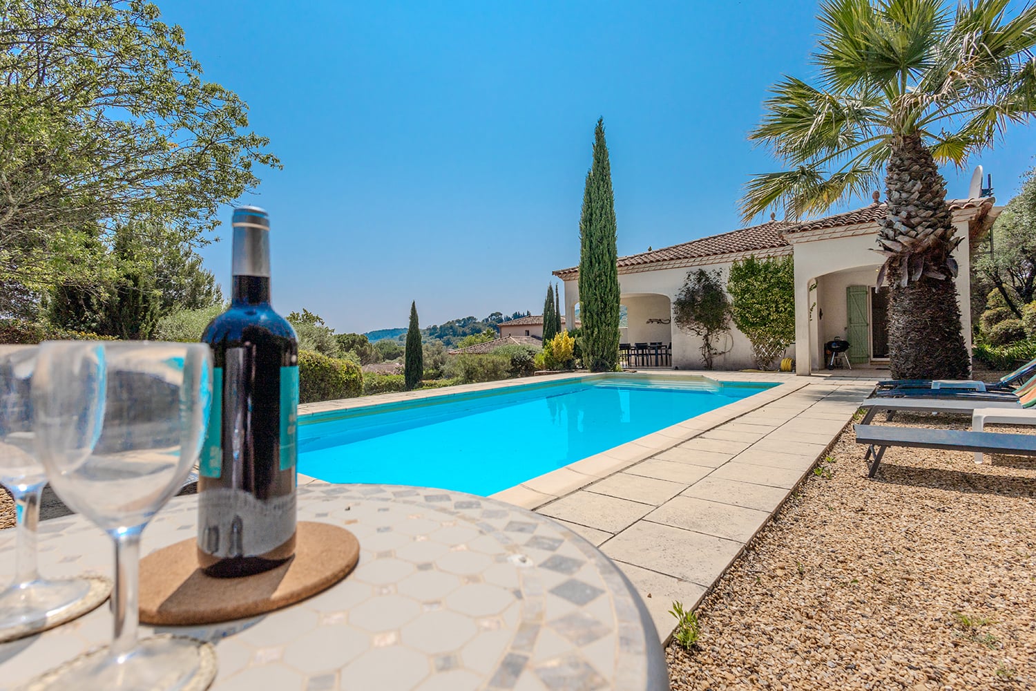 Private pool and holiday villa in South of France