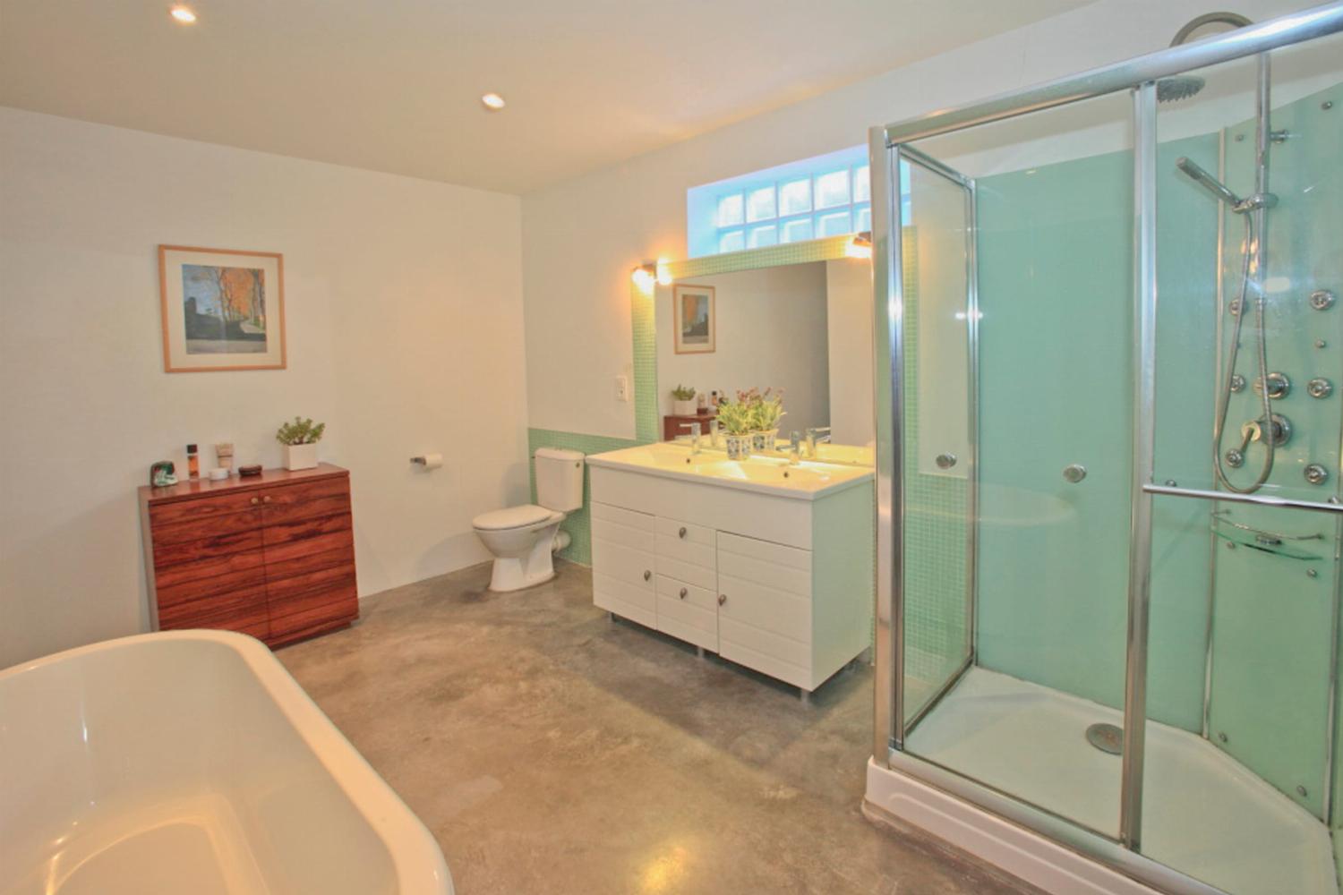 Bathroom | Holiday home in the South of France