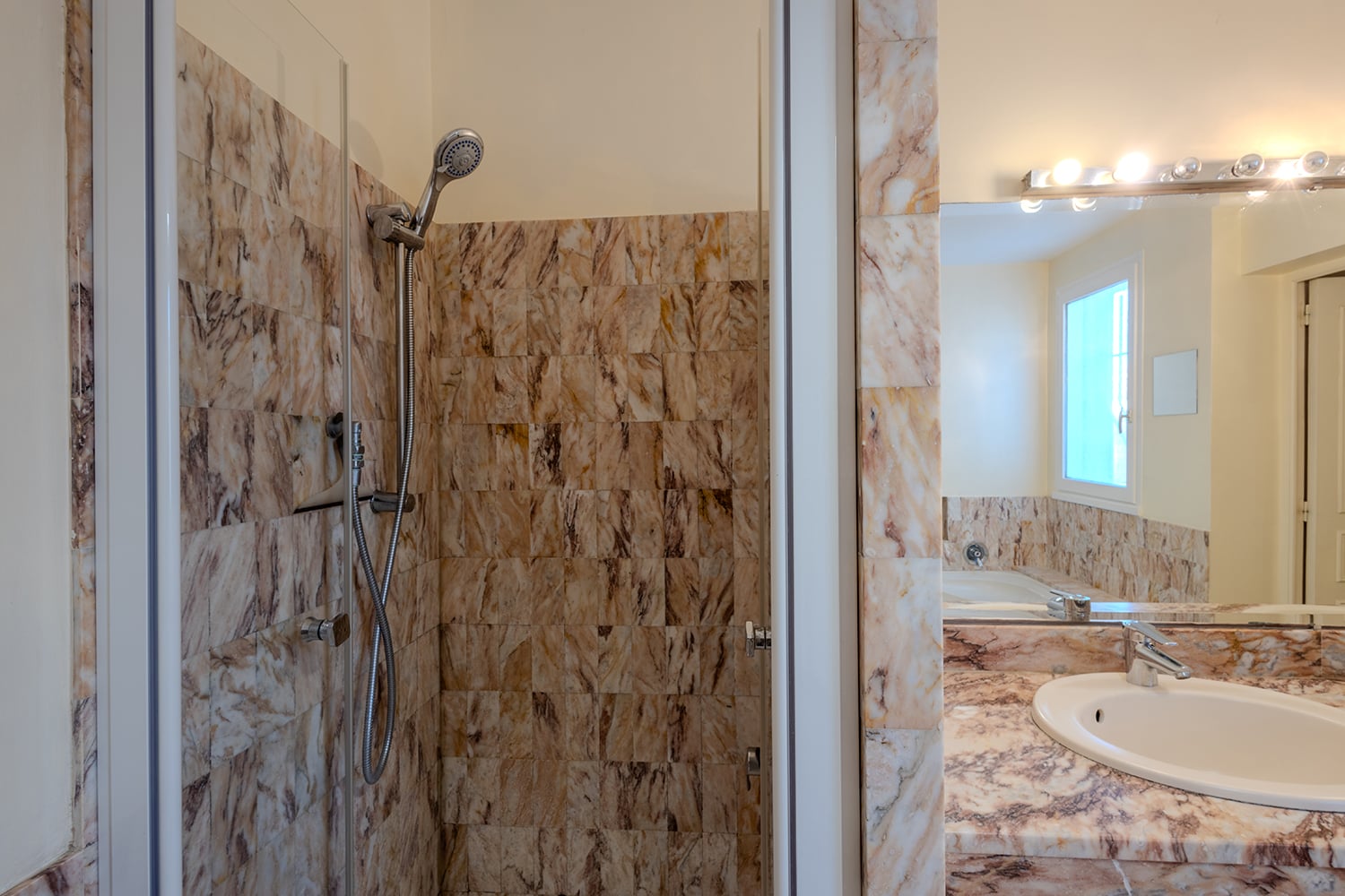 Bathroom | Holiday villa in Bessan Bathroom | Holiday villa in Bessan