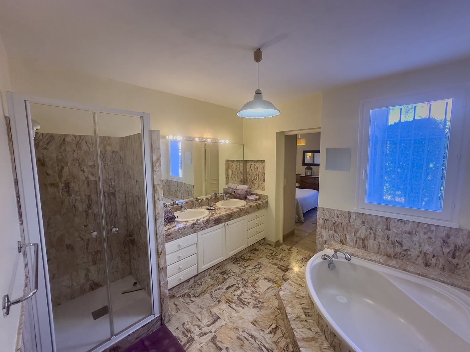 Bathroom | Holiday villa in South of France