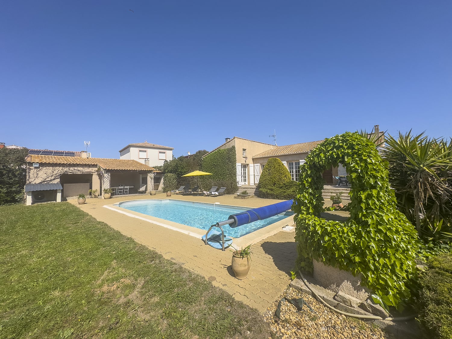 Holiday villa in South of France with private heated pool