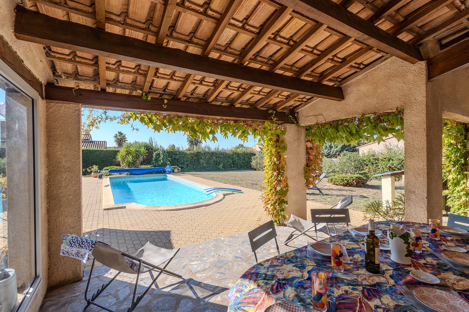 Shaded dining pool terrace Shaded dining pool terrace