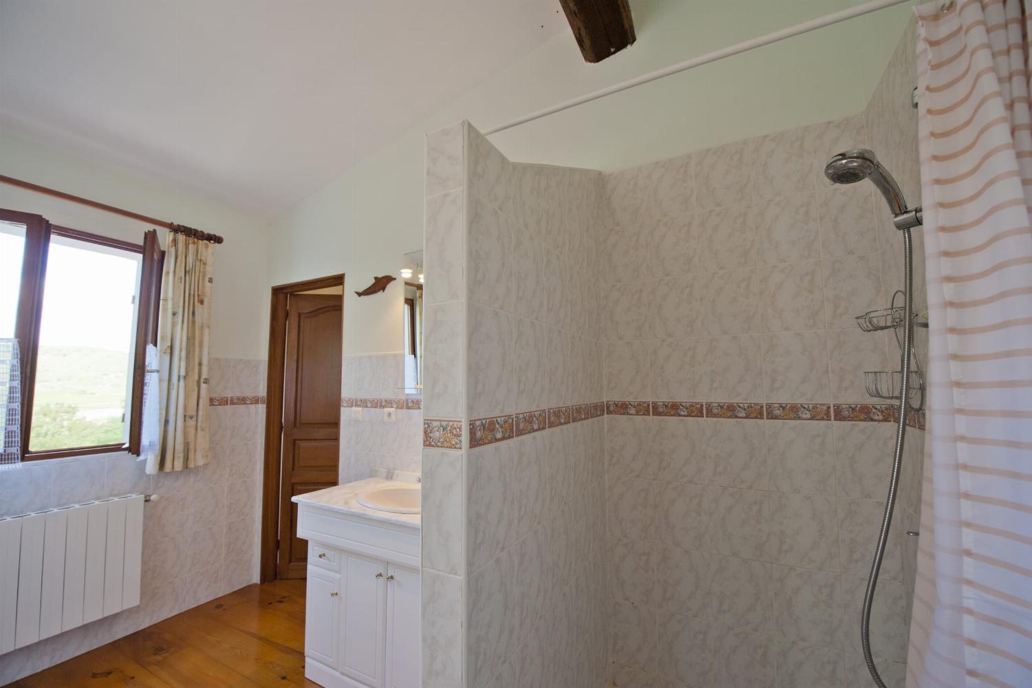 Bathroom | Holiday villa in the South of France