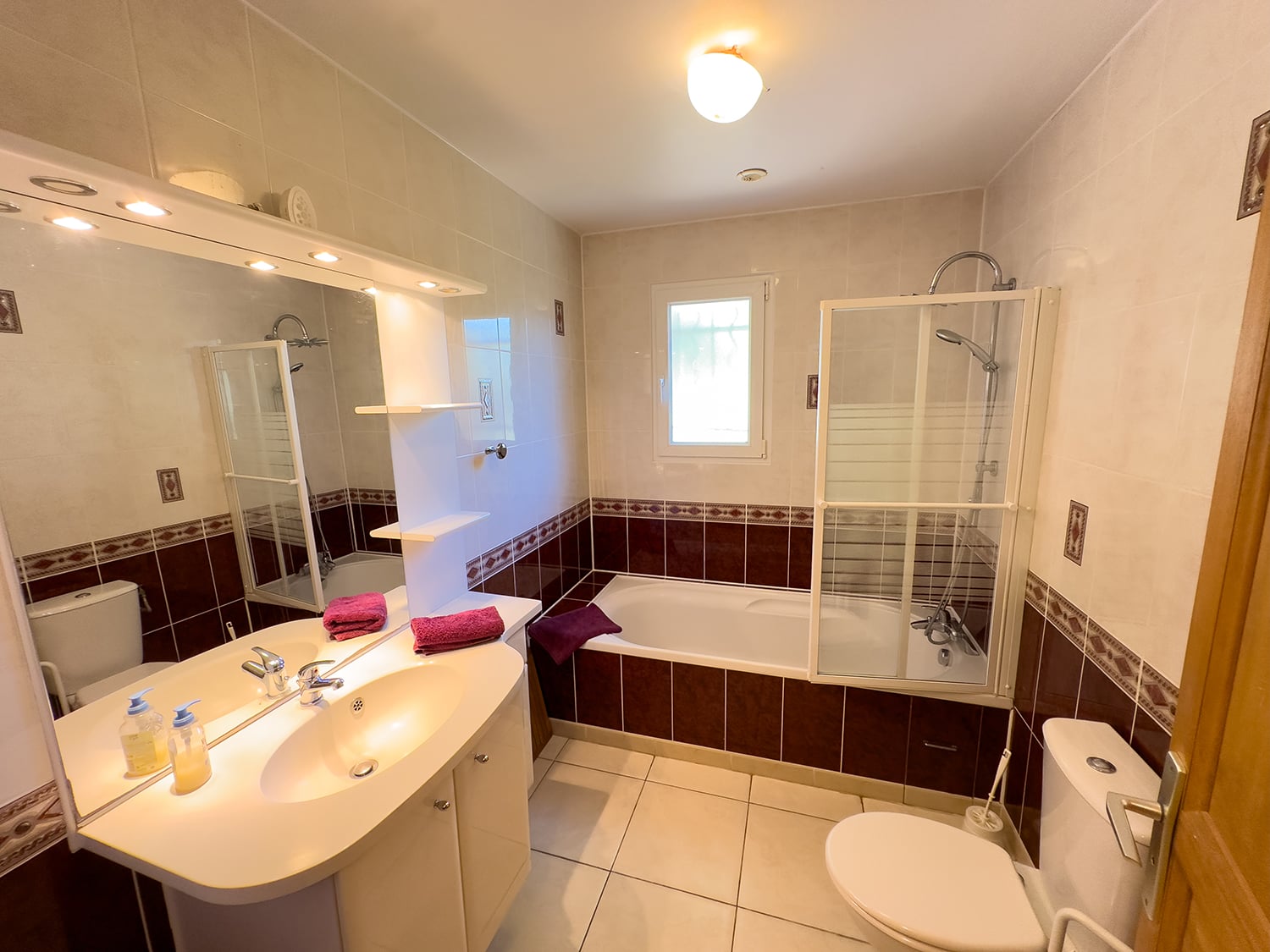 Bathroom | Vacation villa in Pézenas
