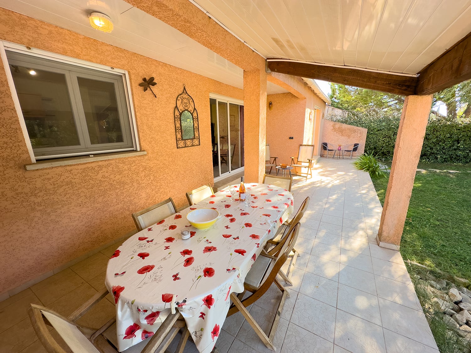 Covered dining terrace