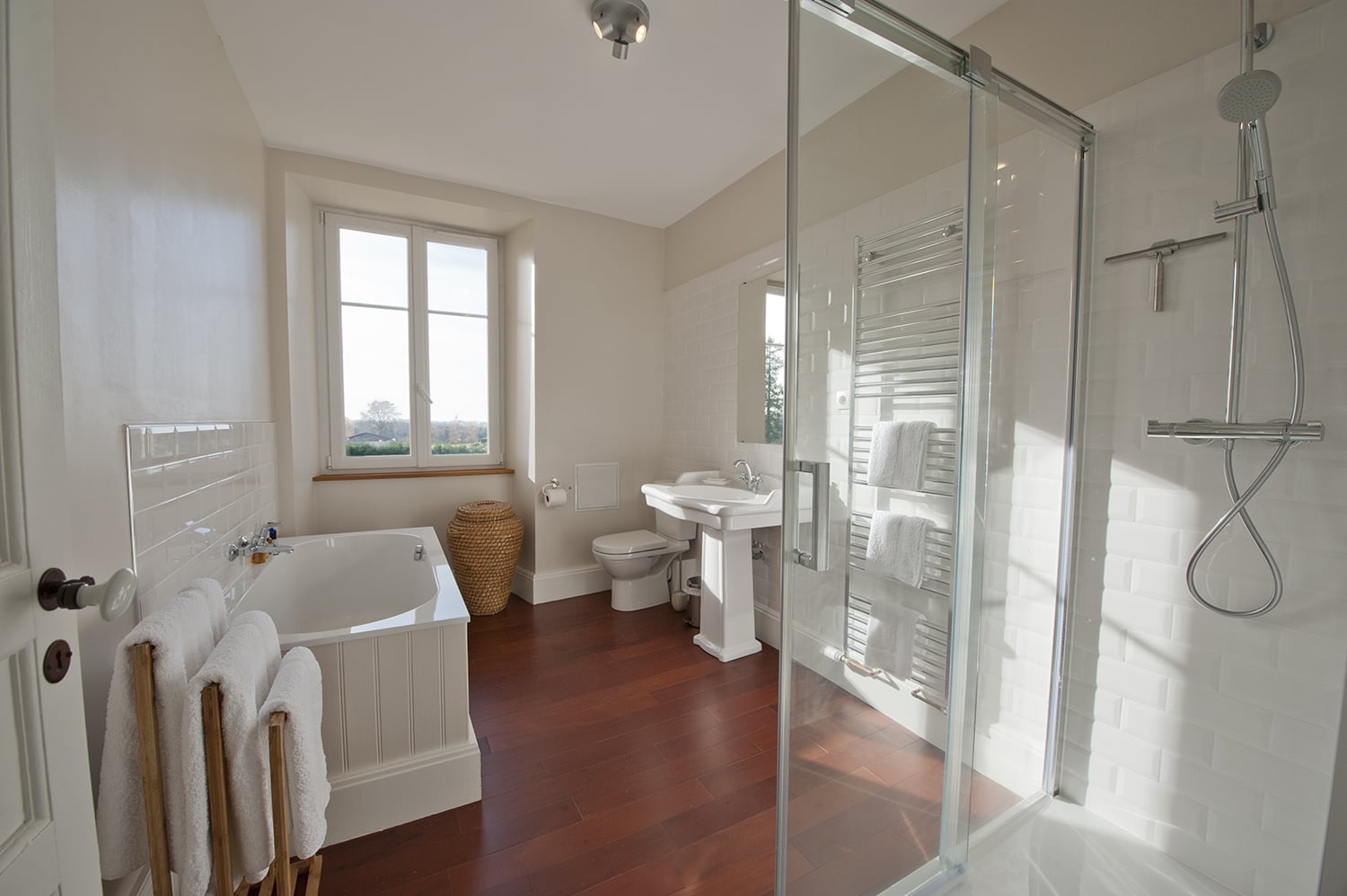Bathroom | Holiday château in Nouvelle-Aquitaine